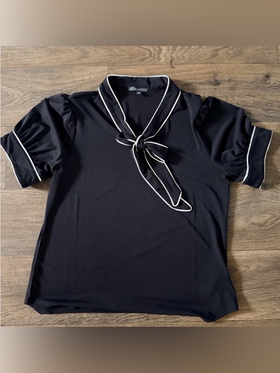 Adrianna Papell Tops - Adrianna Papell Black Tie-Neck Blouse with White Piping Size Small